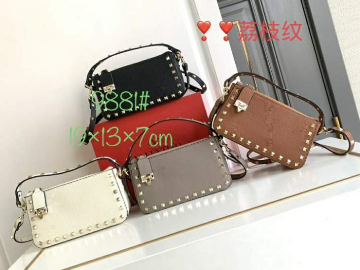 Picture of Valentino Handbags _SKUfw153978253fw